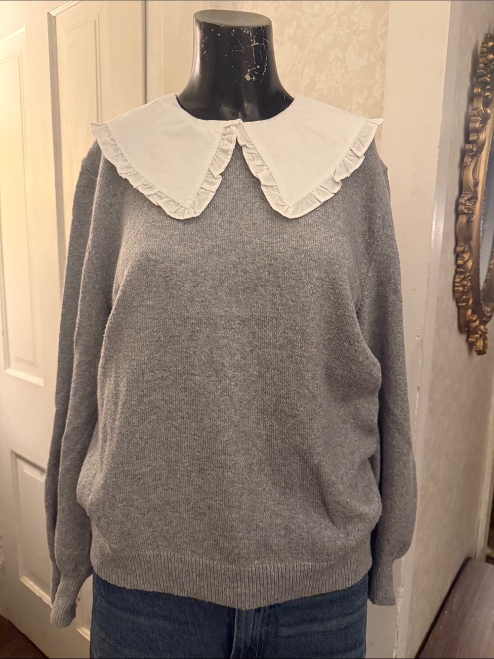 Chelsea & Violet Gray Sweater Oversized Ruffled White Peter Pan Collar Small